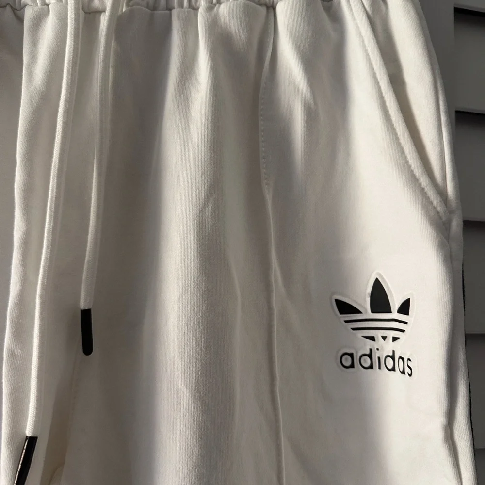 Adidas White Set with Black Accents - Picture 4 of 8
